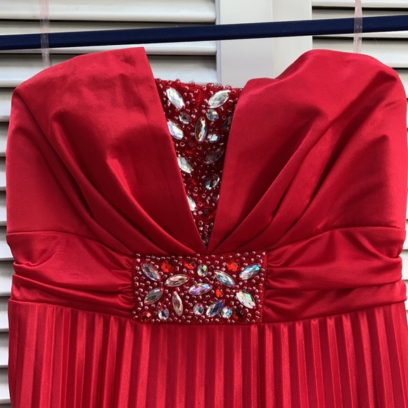 My Michelle Formal Dress - Picture 2 of 9